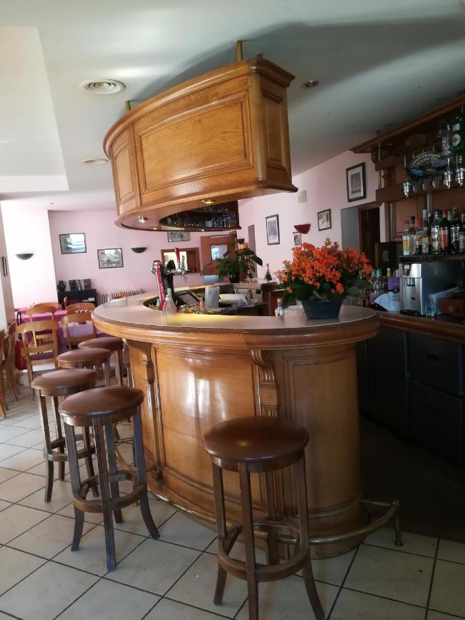 Hotel De La Place Liffol-le-Grand Bagian luar foto